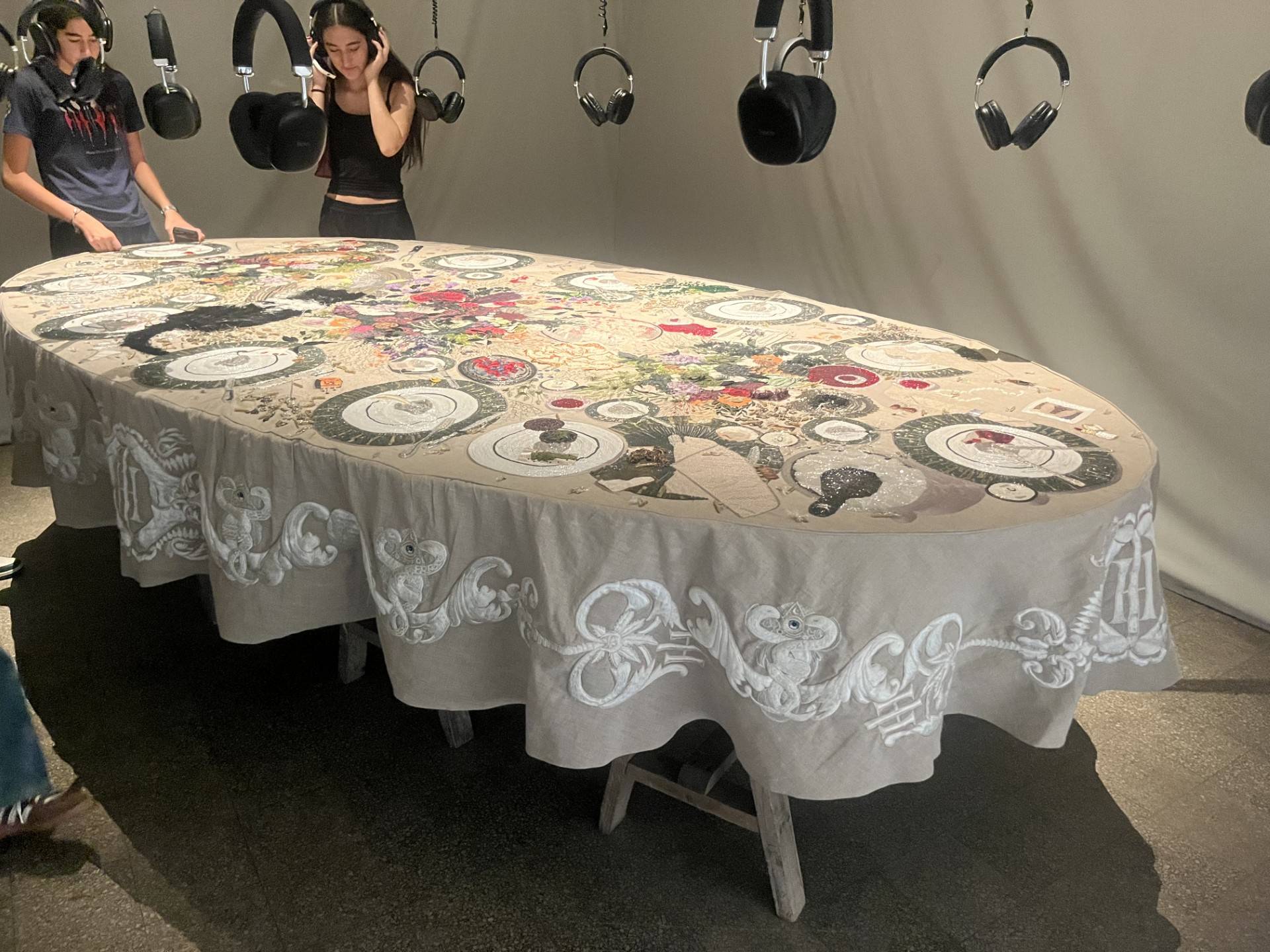 «وي ديزاين بيروت»... جرعات من الإبهار بأنامل لبنانية