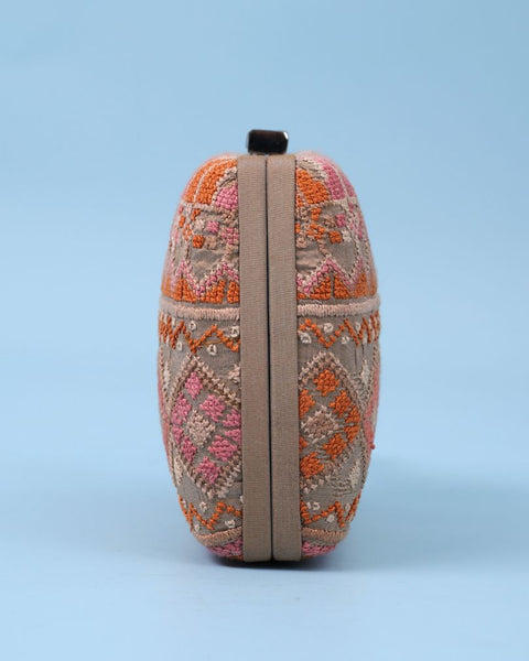 Golden Contrast Flat Silk Clutch- Gaza Embroidery | تطريز غزة