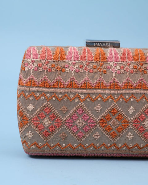 Golden Contrast Flat Silk Clutch- Gaza Embroidery | تطريز غزة