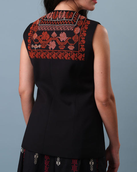 Black Fitted Vest - Leaf, Flowers & Border | الورق، الزهور والإطار