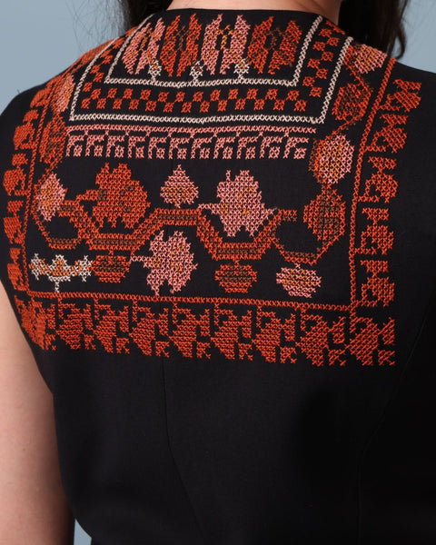 Black Fitted Vest - Leaf, Flowers & Border | الورق، الزهور والإطار